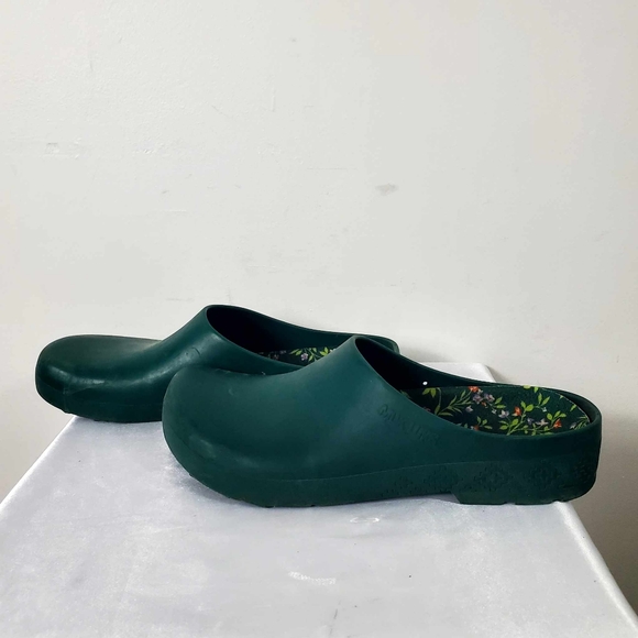 MUK LUKS Women's Garden Green Clogs - Picture 8 of 15